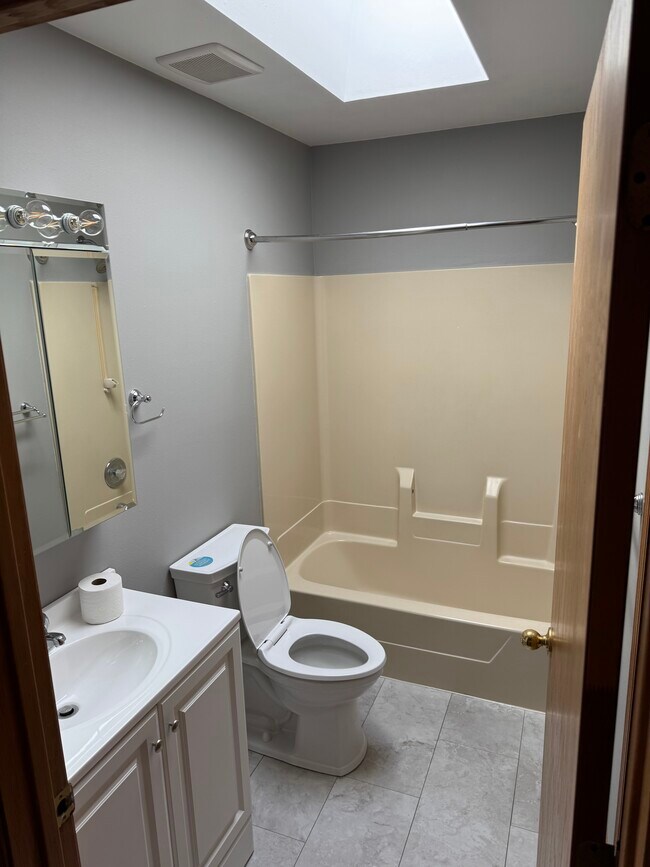 Upstairs bathroom - N5533 Penny Lane