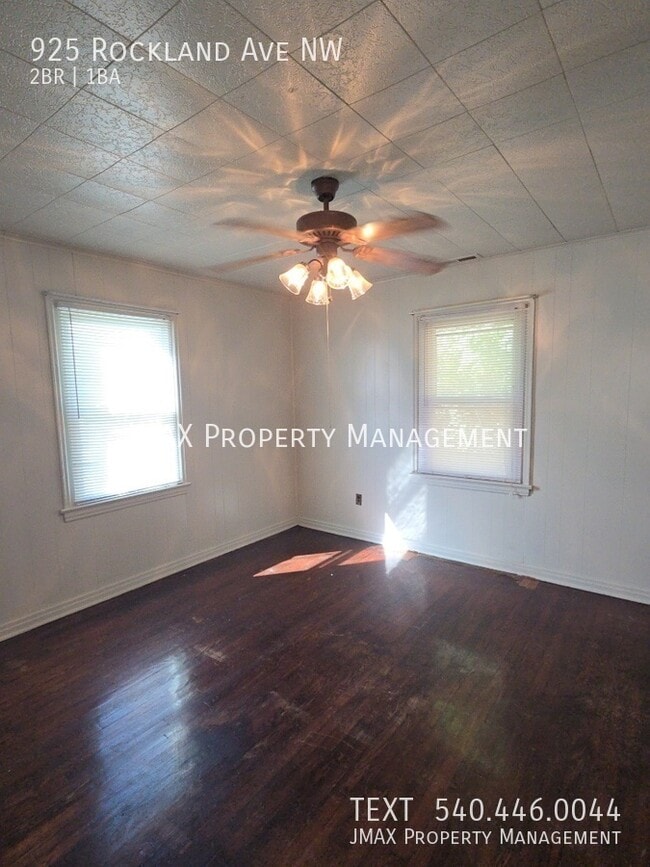 Photo - 925 Rockland Ave NW