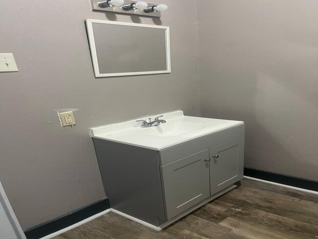 Photo - 618 Clarke St