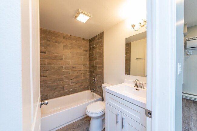 Photo - 1511 W Albion Ave Unit G