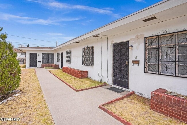 Photo - 2821 Fort Blvd