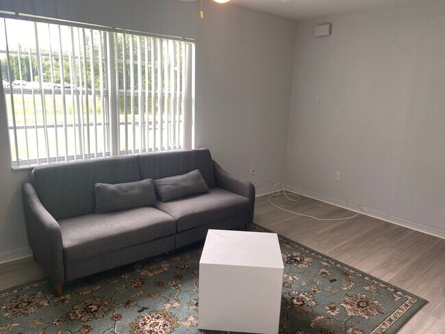 Photo - 1335 Washington Palm Loop Unit 1335 Washington palm cir  #A by owner