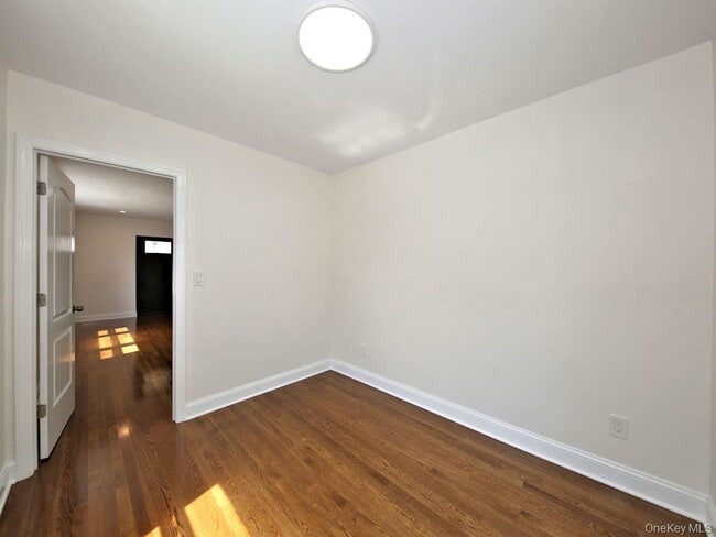 Photo - 139 Waverly Ave Unit 1st Floor Left