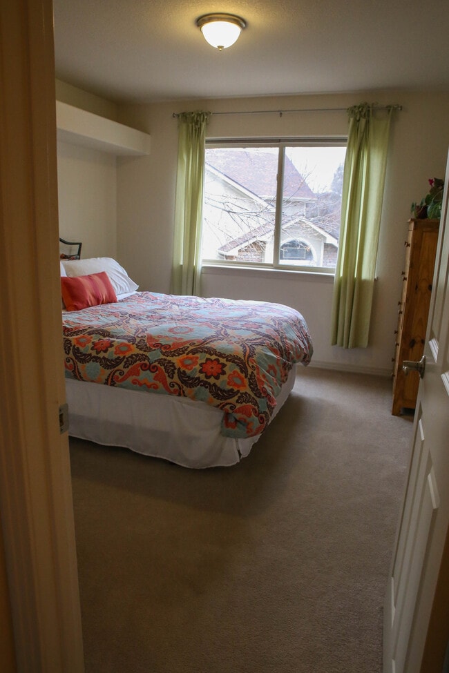 Guest Bedroom - 2028 CENTENNIAL DR