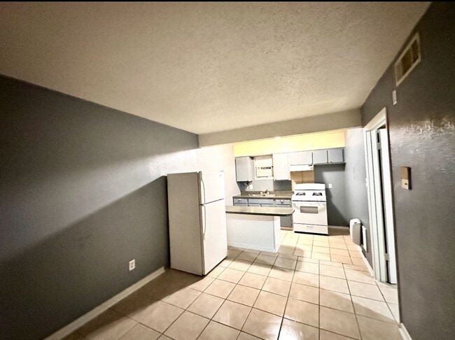 Photo - ALL UTILITIES INCLUDED in Cozy and Convenient 1 bedroom Unidad 104