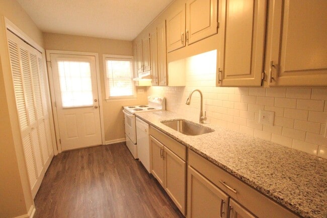 Photo - Adorable 2 Bedroom, 1 Bath in East Raleigh near Cary Crossroads - Pet Friendly!