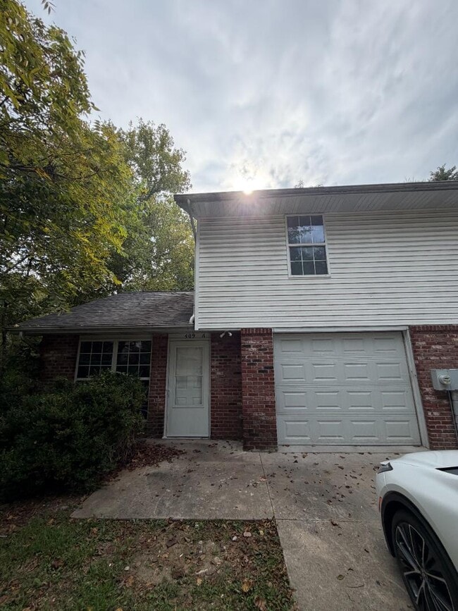 409 Hutton Ln