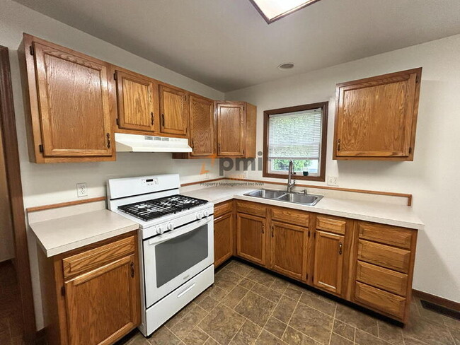 Photo - 139 Kabelin Ave