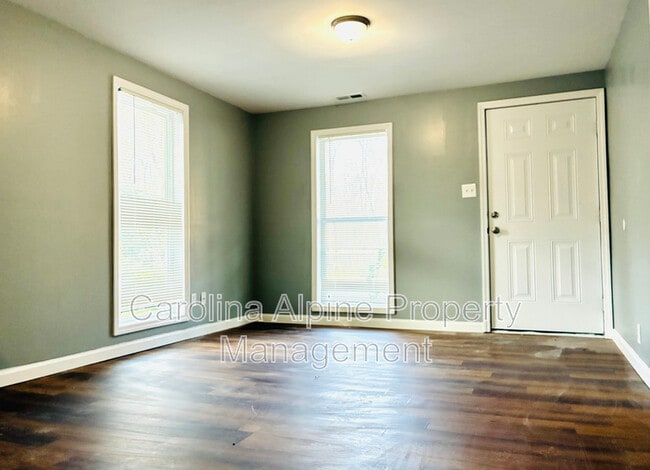 Photo - 506 Bonny St