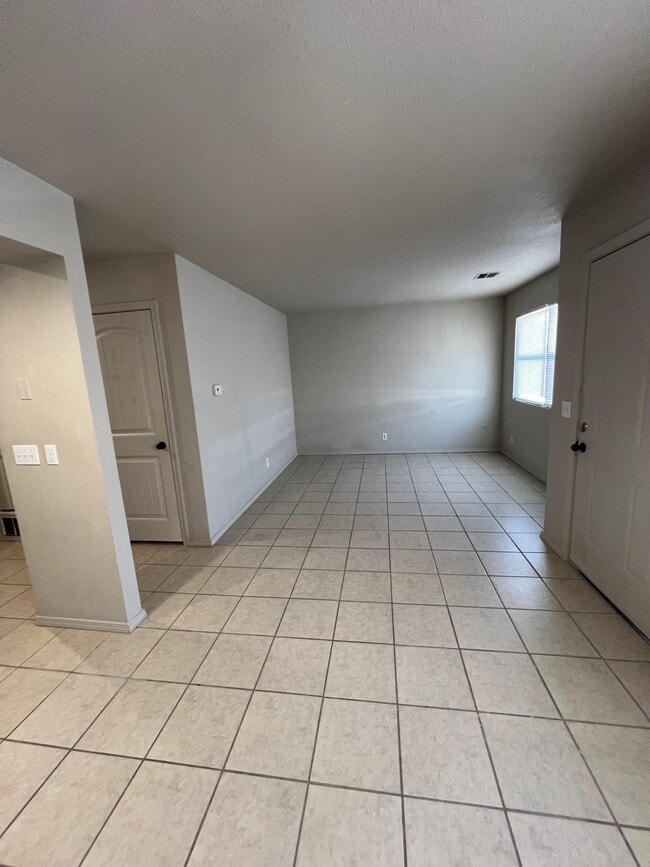 Photo - 2940 McClelland Blvd Unidad 2942