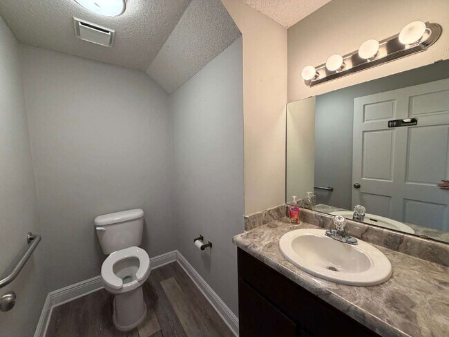 Photo - 4300 Bayou Blvd