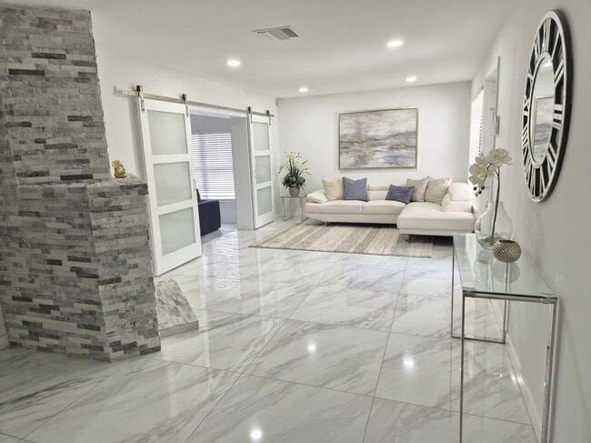 Photo - 1029 Omar Rd