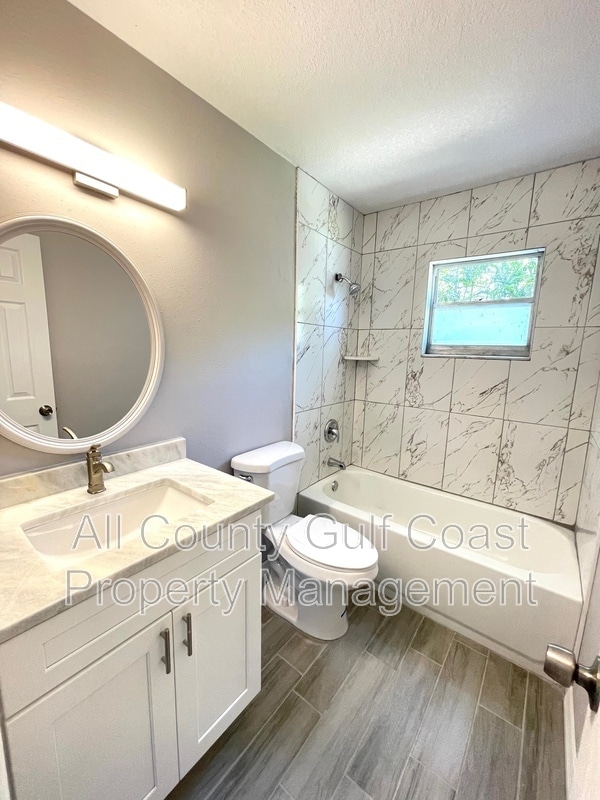 Photo - 4912 23rd St W