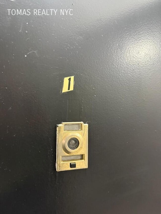 Building Photo - 998 Jennings St Unit 1