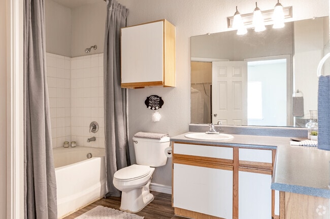2BR, 2BA - 945SF - 1st Bathroom