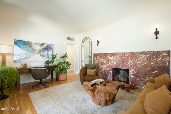 16 W Colter St