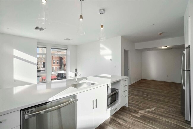 Photo - 839 Beacon St Unidad 403