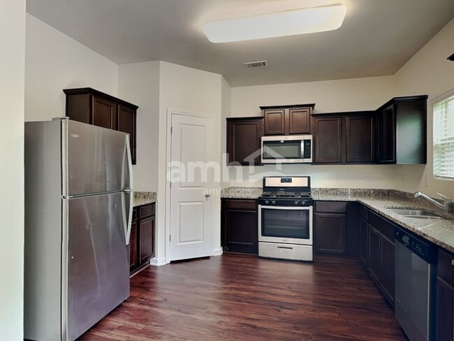 Photo - 350 Scotland Dr