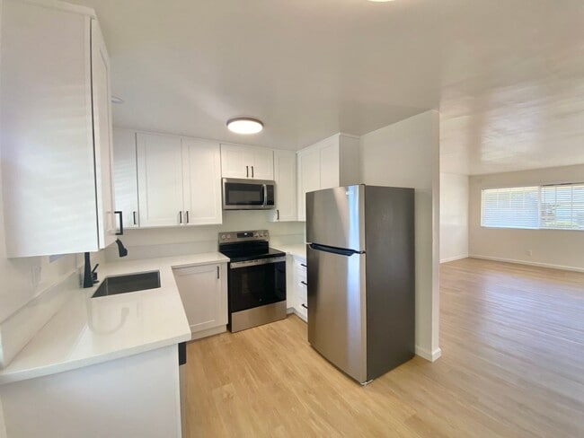W. Arrellaga/Chapala St Unit 112 W. Arrellaga