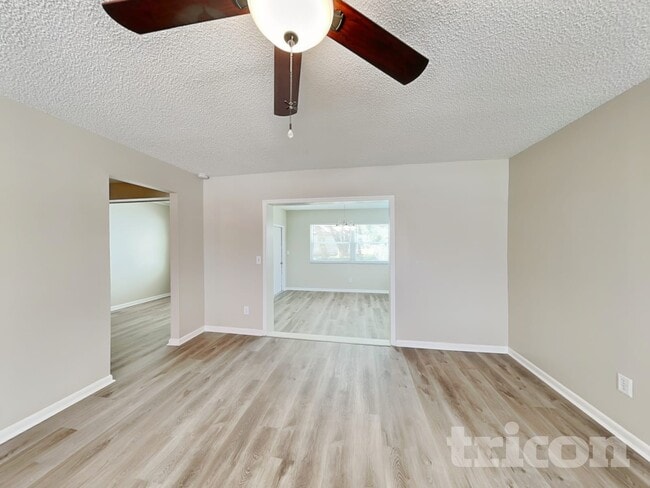 Photo - 1404 Fernwood Pl