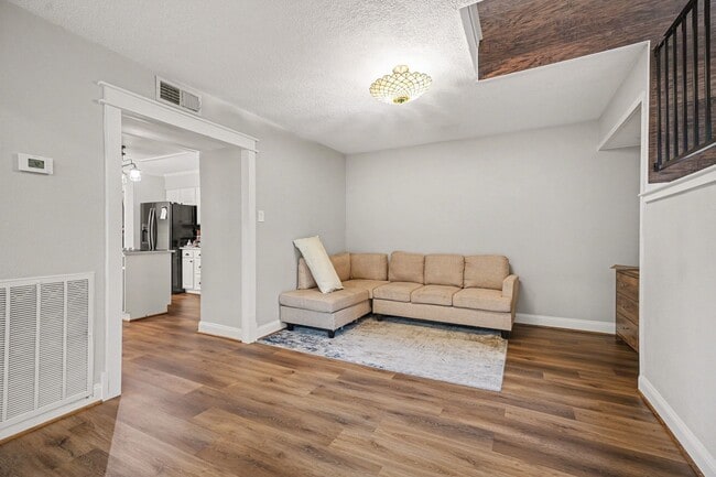 Photo - 18242 Lakeside Ln