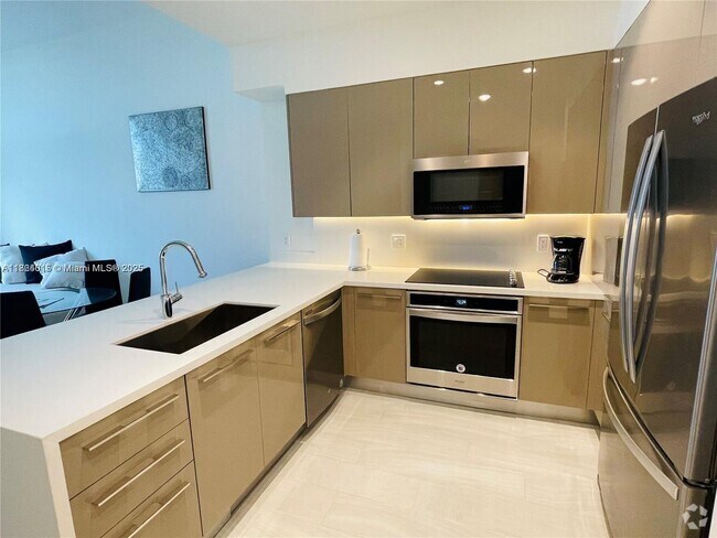 Building Photo - 2000 Metropica Wy Unit 605 Rental