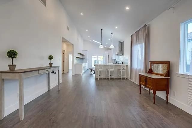 Photo - 356 W 15th St