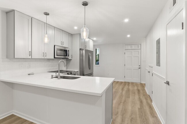 Photo - Brand New 2BD/1.5BA Only 1/2 Block Off St Charles Ave Unidad 2