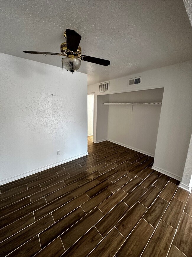 Photo - 5625 Antoine Dr Unit 208