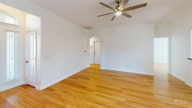 Photo - 112 Esparza Ct