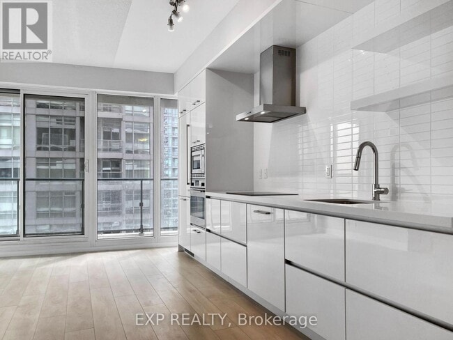 Photo - 2221 Yonge St Unit 1906