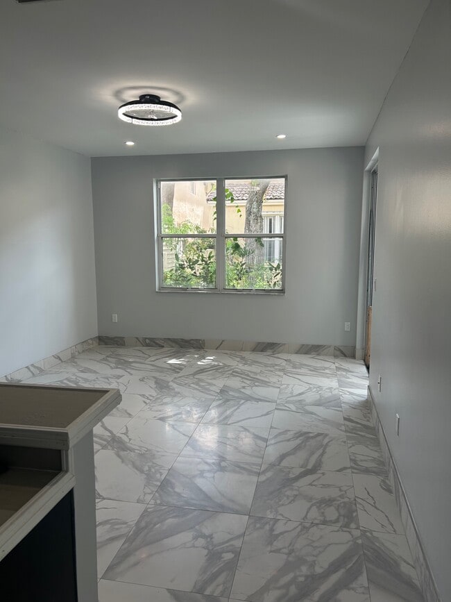 Building Photo - 525 NW 87th Way Rental