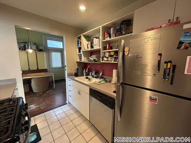 Photo - 743 Parker St Unidad 2