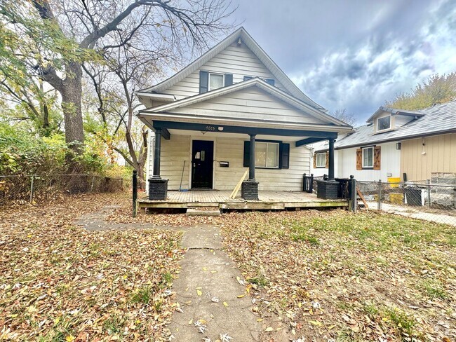 Building Photo - Spacious 3 Bedroom House on Quiet Street