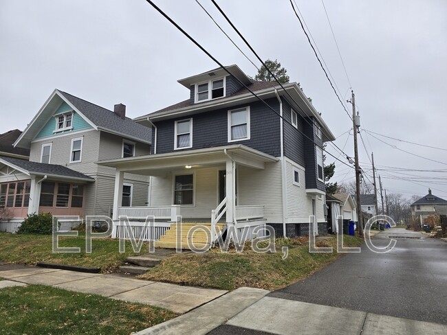 Building Photo - 349 17th St SE