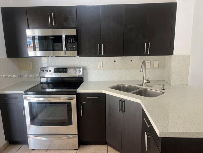 Photo - 2425 W 76th St Unidad 207