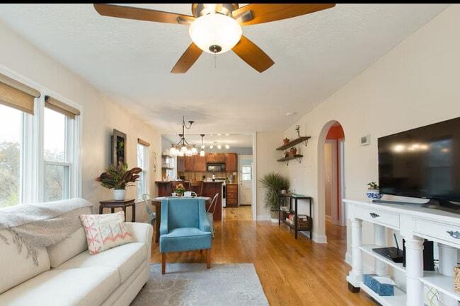 Photo - 12 Williams St