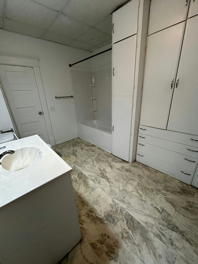 Photo - 3715 Center St