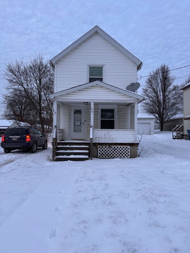 Building Photo - 100 Smithonsian St.