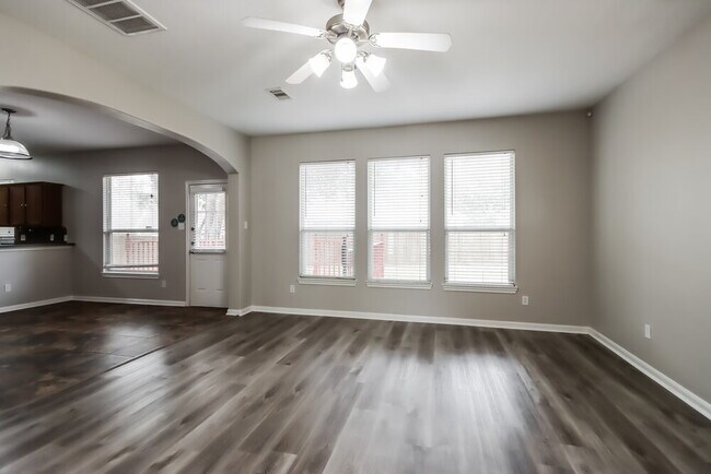 Photo - 209 Doncaster