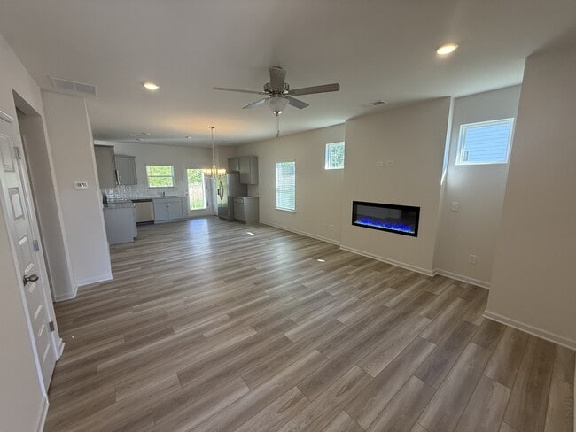 Photo - 184 Fair Oak Ln