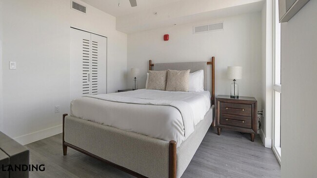 Photo - 1025 E 25th St Unidad 605