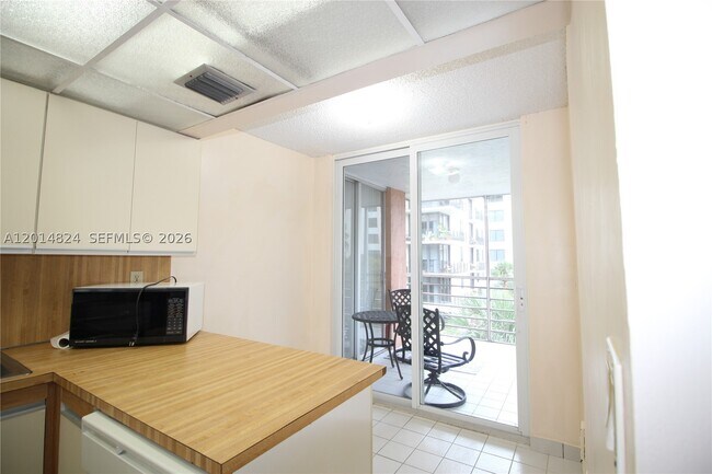 Photo - 17890 W Dixie Hwy Unit 519