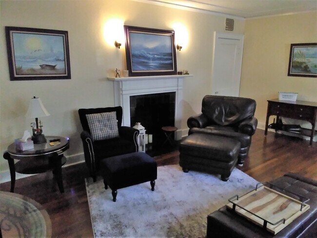 Photo - 707 Columbus Dr