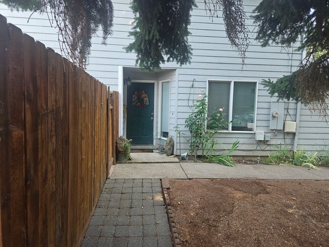 Photo - Spacious 3 bedroom 2.5 bath in Hillsboro