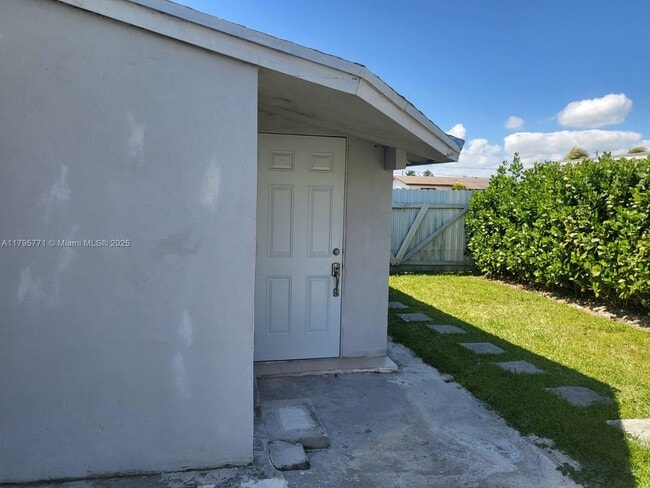 Photo - 11771 SW 176th St Unit 1