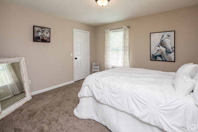 2BR, 1BA - 750SF - Bedroom - Admiral Place Apartments