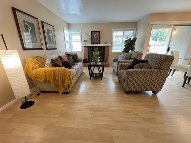 Photo - 2920 Luciernaga St