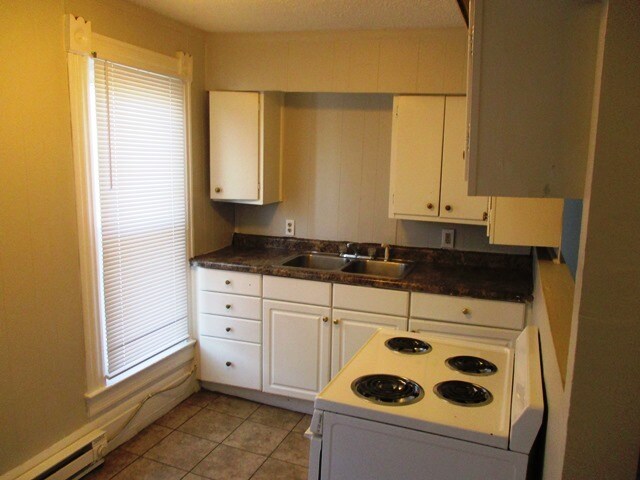 Building Photo - 818 W Washington St Unit A Rental