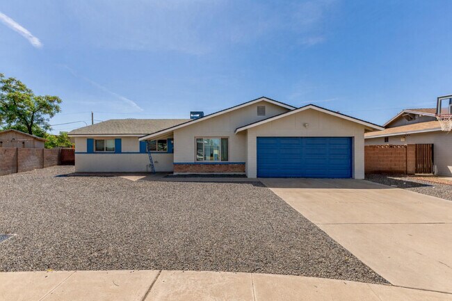Photo - 319 E Riviera Dr